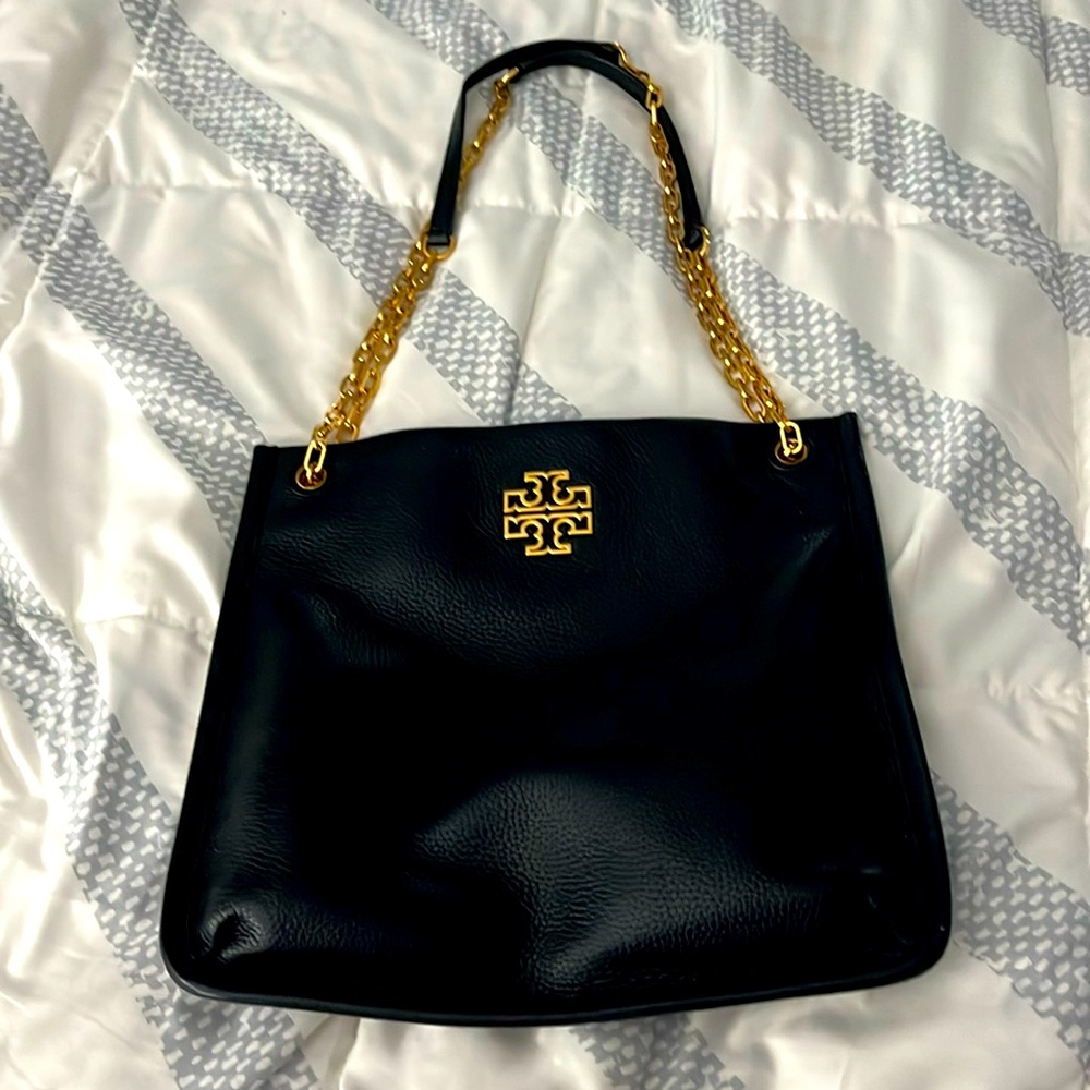 New Tory Burch black pebbled leather shoulder bag.